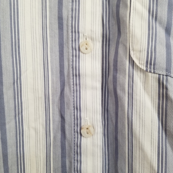 NWOT Universal Thread Blue Gray Stripe Short Sleeve Button Down Shirt Size S - Picture 4 of 9